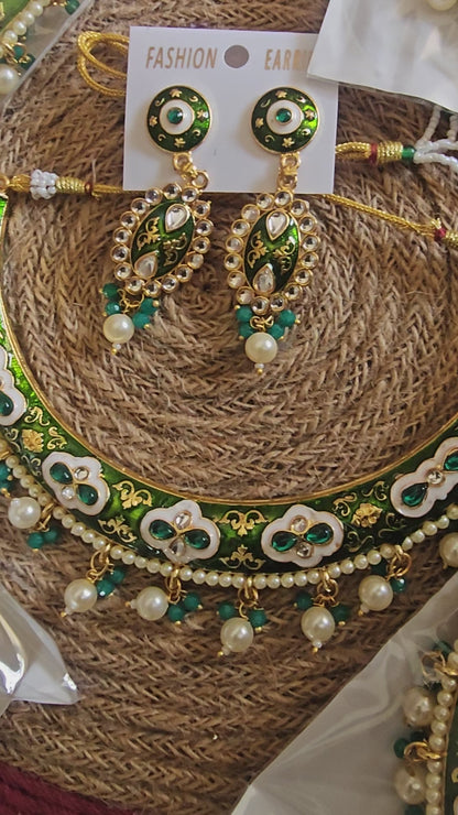 Green hasli choker