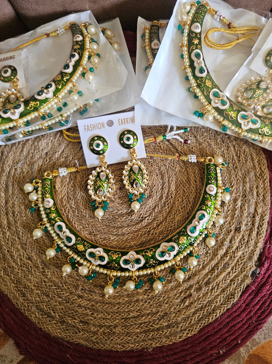 Green hasli choker
