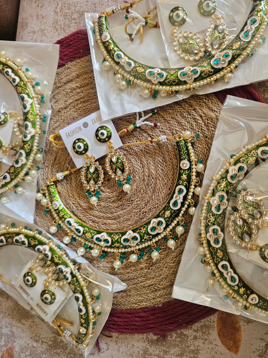 Green hasli choker